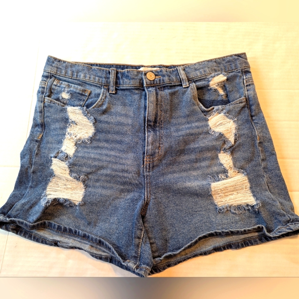 So Vintage Stretch High Rise Mom Distressed Shorts Size 17